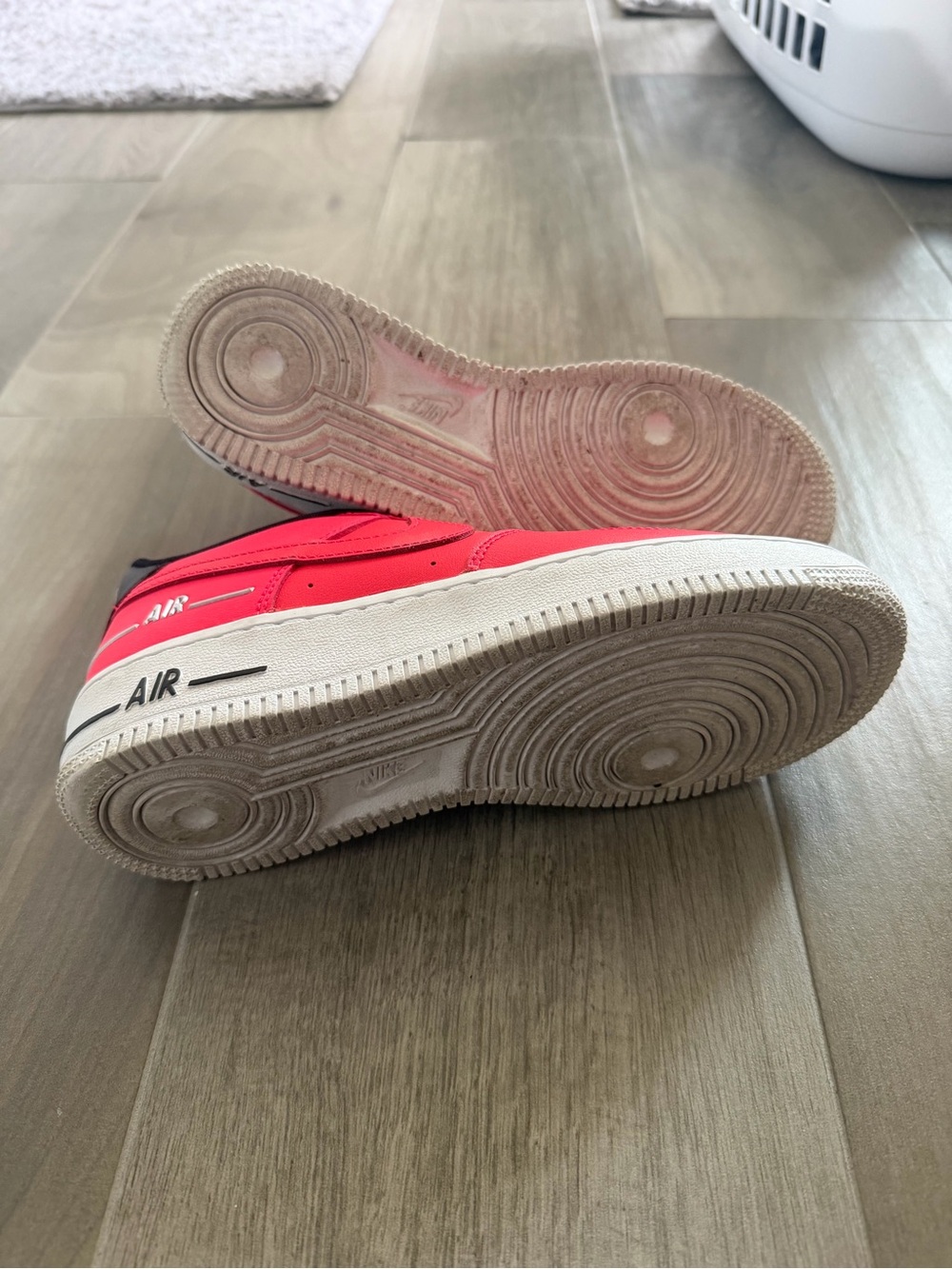 Nike Air Force 1 Low Vibrant Red and Black - Picture 6 of 6